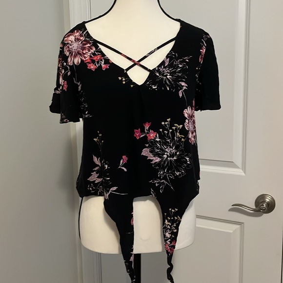 Mudd Black Floral Tie Front Top 💙 - Picture 3 of 5